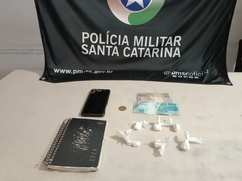 Pol Cia Militar De Balne Rio Gaivota Apreende Coca Na Em Abordagem De