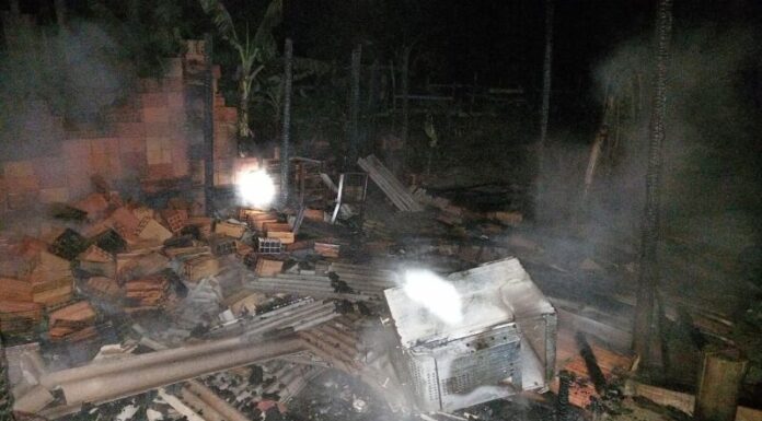 Residência é destruída durante incêndio na Gaivota