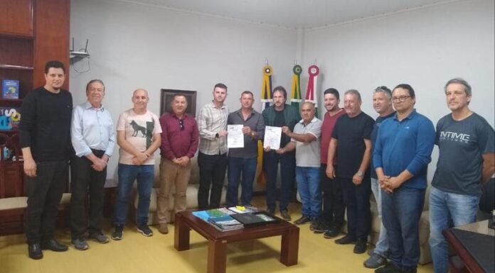 Vereadores de Araranguá comemoram conquista de pavimentação