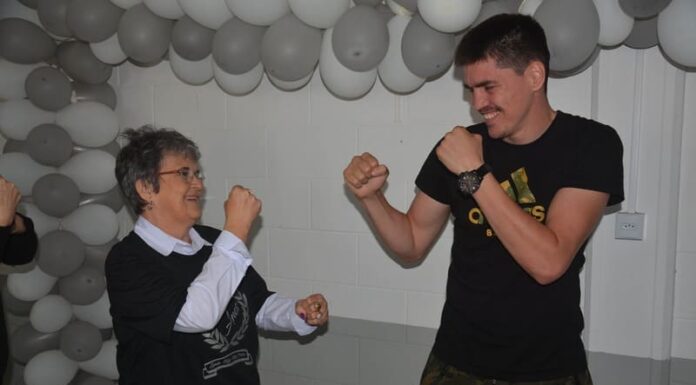 Campeão Mundial de Boxe realiza palestra na Escola Nilza Matos Pereira em Sombrio
