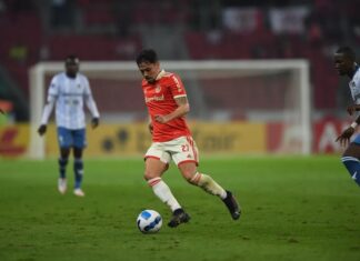 Mauricio sofre estiramento no joelho