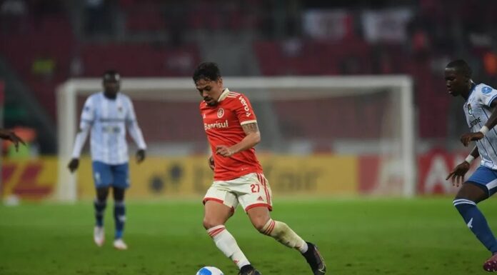 Mauricio sofre estiramento no joelho