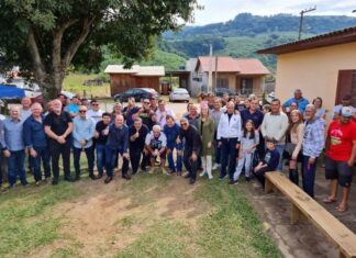 Moradores comemoram mais uma pavimentação em Santa Rosa do Sul