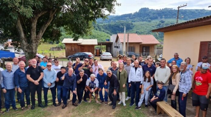 Moradores comemoram mais uma pavimentação em Santa Rosa do Sul