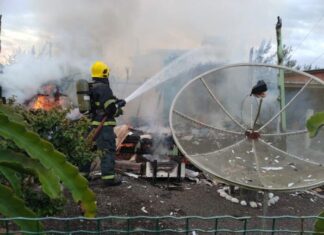 Incêndio destrói residência em Balneário Arroio do Silva
