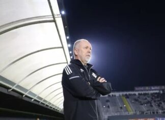Mano diz que greve no Inter não afetou preparação, explica De Pena no banco e valoriza vitória