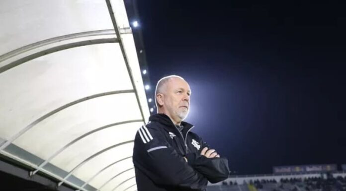 Mano diz que greve no Inter não afetou preparação, explica De Pena no banco e valoriza vitória