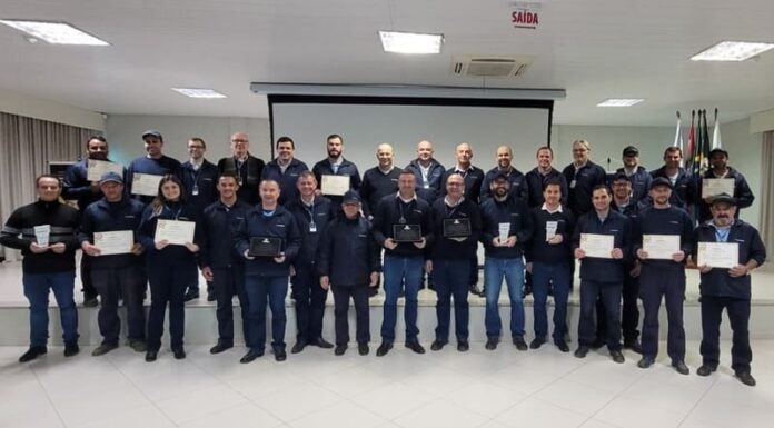 PROGRAMA JUBILADOS DA COOPERJA HOMENAGEIA COLABORADORES POR TEMPO DE SERVIÇO