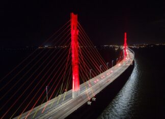 Dia dos namorados inspira iluminação especial na ponte Anita Garibaldi