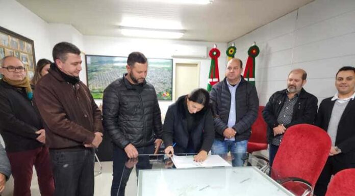 Prefeitura de Sombrio autoriza início das obras de recuperação da rua Padre João Reitz