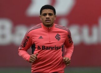 Taison volta ao time titular do Inter depois de dois meses e busca selar a paz com o torcedor após vaias