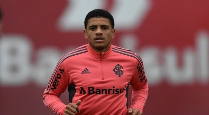 Taison volta ao time titular do Inter depois de dois meses e busca selar a paz com o torcedor após vaias