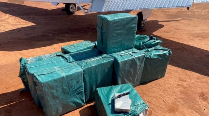 FAB intercepta avião com 500 quilos de cocaína