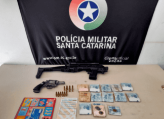 Operação em Araranguá resulta em prisão, drogas, arma e munição