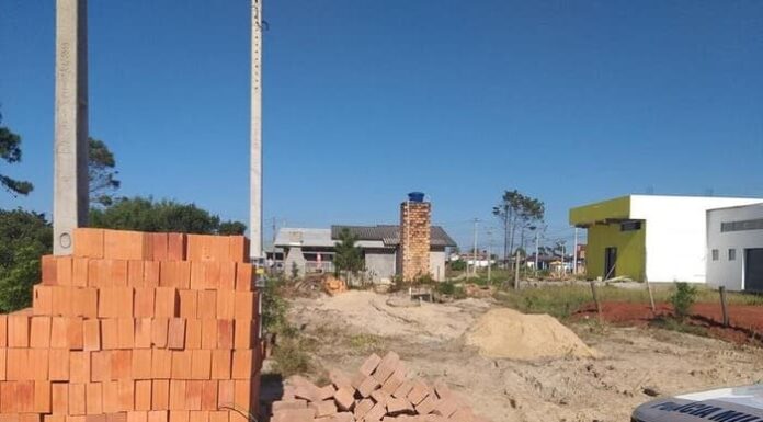 Confusão em terreno de Passo de Torres vira caso de polícia