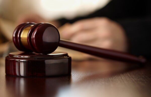 Em Araranguá, casal que matou homem e escondeu corpo em bueiro é condenado