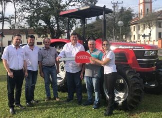 Trator beneficia setor agrícola de Turvo