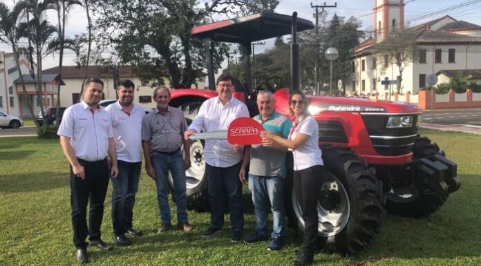 Trator beneficia setor agrícola de Turvo