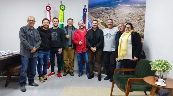 Prefeito de Balneário Gaivota recebe representantes do Surf