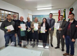 Sombrio entrega escrituras