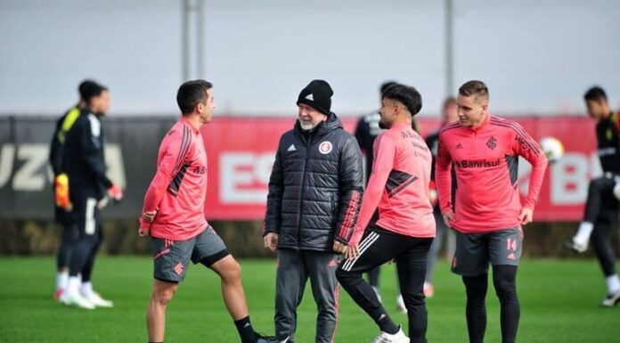 Mano completa três meses de Inter, utiliza 31 jogadores e encontra soluções caseiras
