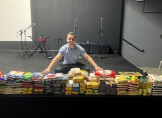 Gean Albino arrecada alimentos e faz doação para Igreja