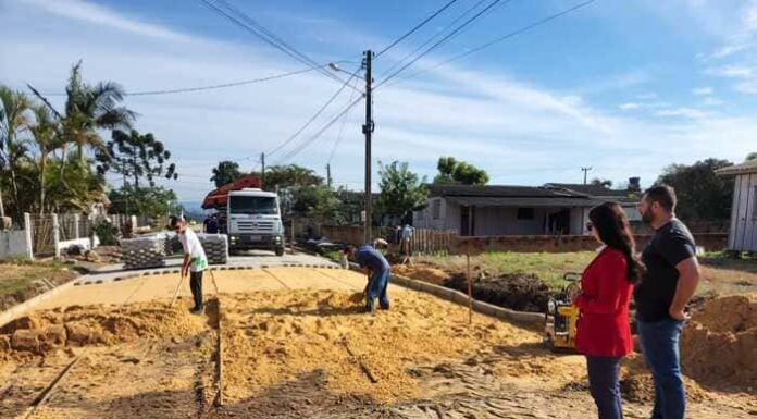 Prefeita Gislaine visita obras