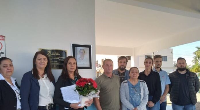 Escola muda de nome em homenagem a vice-prefeito