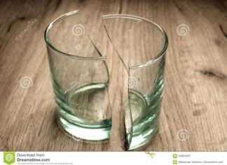 Briga por copo quebrado termina em esfaqueamento