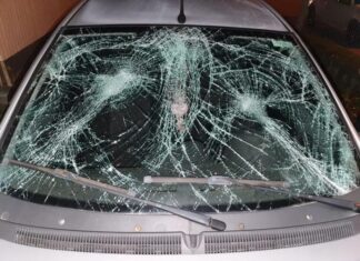 Ex ameaça mulher, danifica o carro dela e o carro do atual companheiro