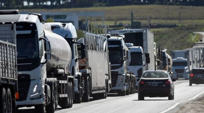 Caminhoneiros já podem fazer autodeclaração para receber benefício