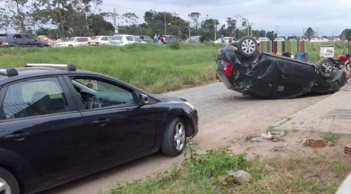 Motorista perde controle e capota veículo às margens da BR 101