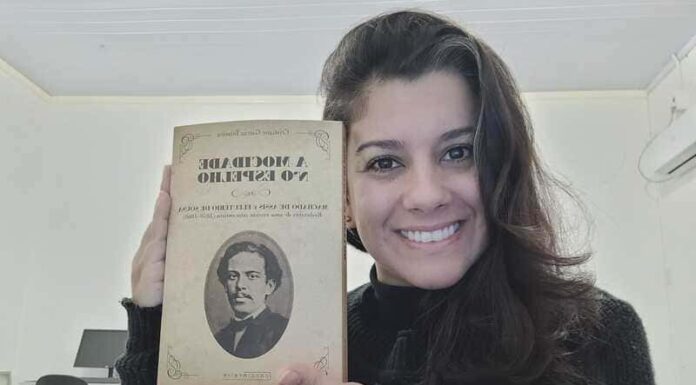 Escritora sombriense lança livro com biografia de Dom Pedro II escrita por Machado de Assis