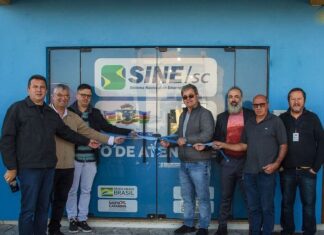 Passo de Torres inaugura posto do SINE