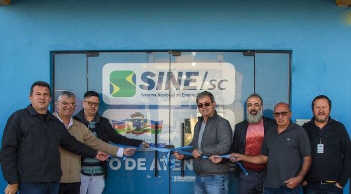 Passo de Torres inaugura posto do SINE