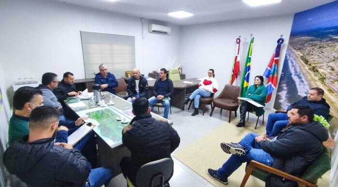 Prefeitura recebe técnicos e engenheiros da Unesc para estudo da segunda via Balneário Gaivota/Sombrio