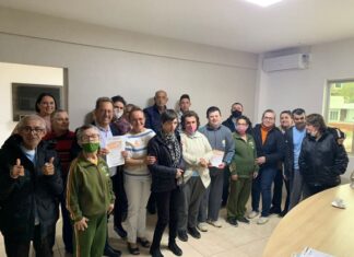 Alunos da APAE visitam prefeitura de Maracajá