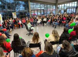 Mulheres selam apoio a Tiago Zilli