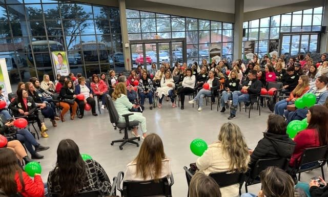 Mulheres selam apoio a Tiago Zilli
