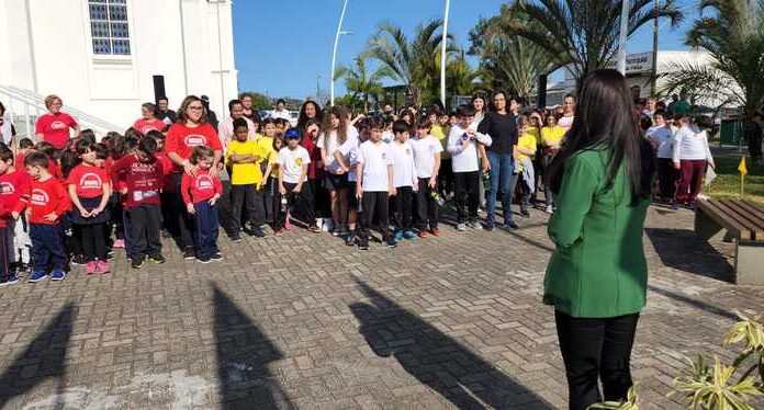 Sombrio abre a semana da Pátria com discurso pela educação
