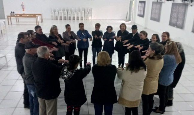 Corpo e mente em movimento durante encontro de idosos em Jacinto Machado