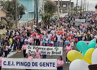 Balneário Gaivota faz desfile cívico marcante