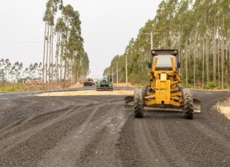 Iniciada execução da camada asfáltica na Rodovia de acesso à Bellatorres