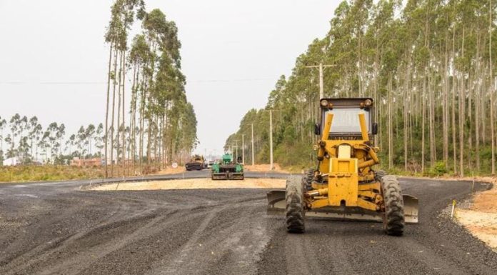 Iniciada execução da camada asfáltica na Rodovia de acesso à Bellatorres