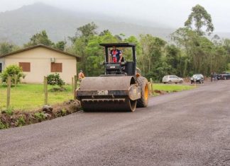 Asfalto chega no interior de Praia Grande