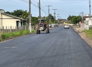 Camada asfáltica recupera trechos de rodovias em Jacinto Machado