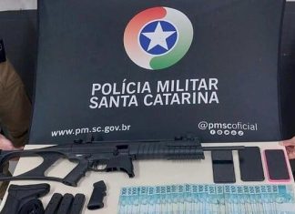 Carabina e 10 mil reais são apreendidos com duas mulheres em Içara