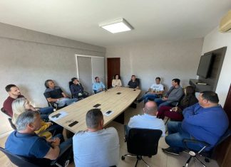 Prefeito em exercício se reúne com diretores e vereadores em Maracajá