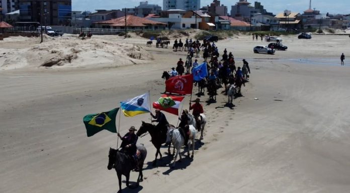 Cavalgada Rosa em prol da saúde da mulher