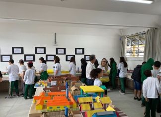 Alunos de Maracajá recriam a própria escola em maquetes